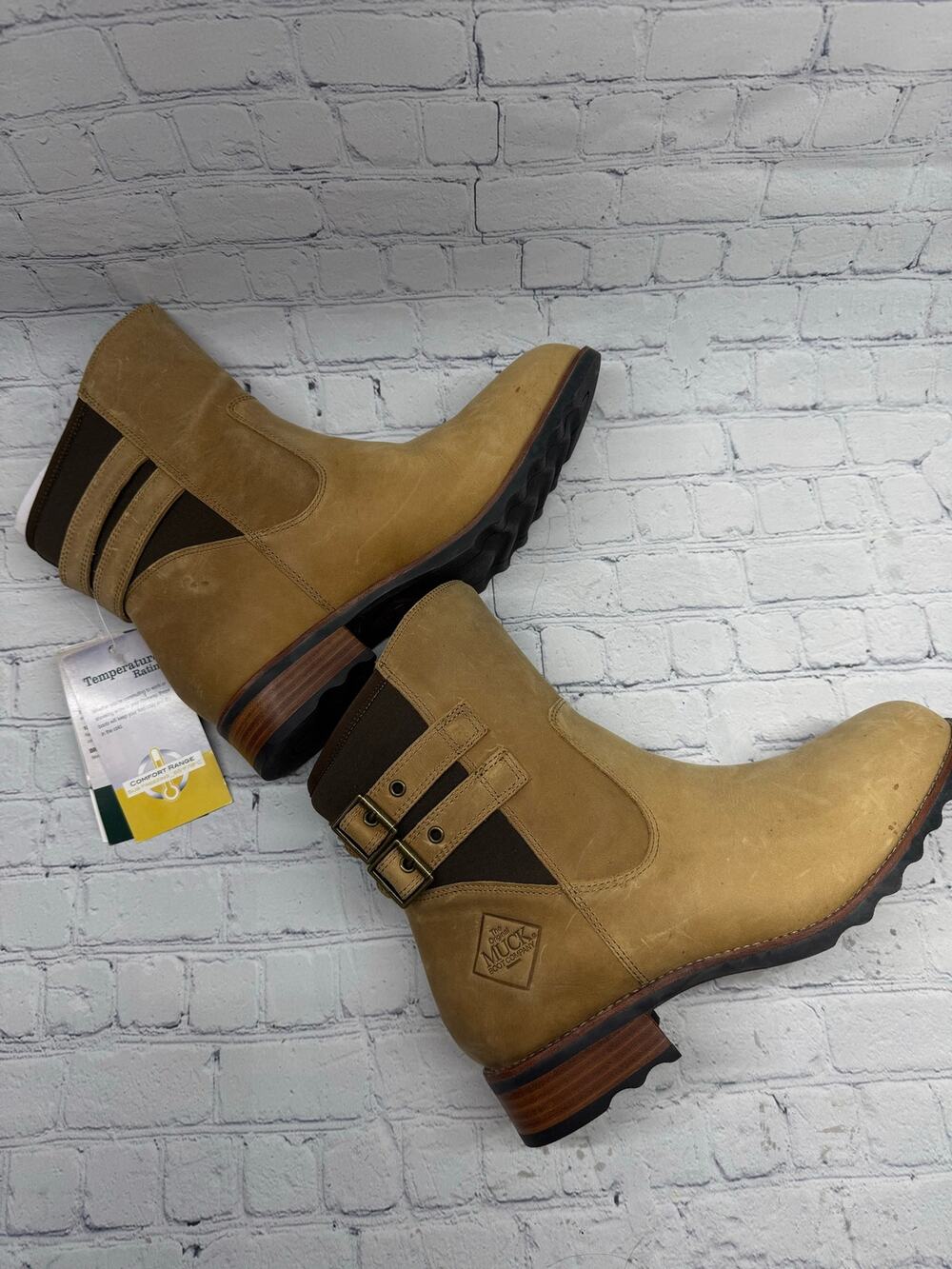 Womens MUCK Tan Leather Heeled Ankle Boots with dual buckles Size 11 NWT